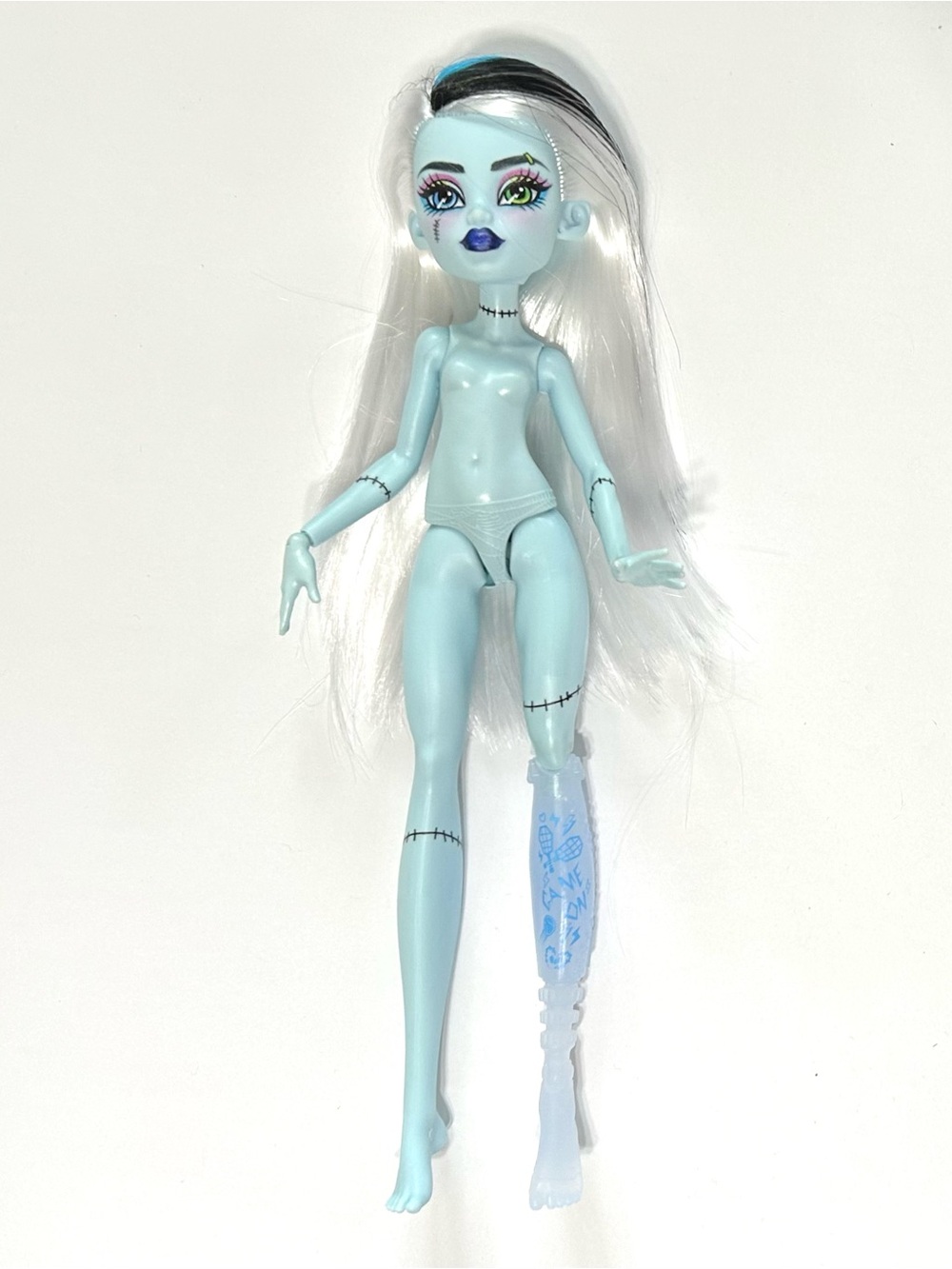 Monster High Frankie Stein Doll Buried Secrets Courtside Fang-Out